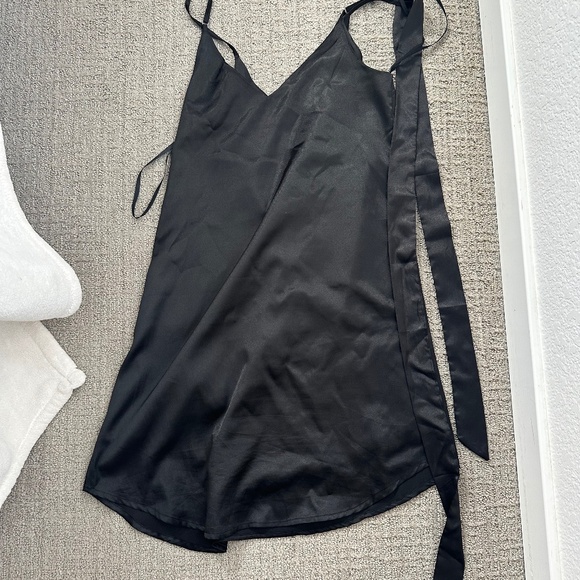Black satin mini dress - Picture 1 of 2